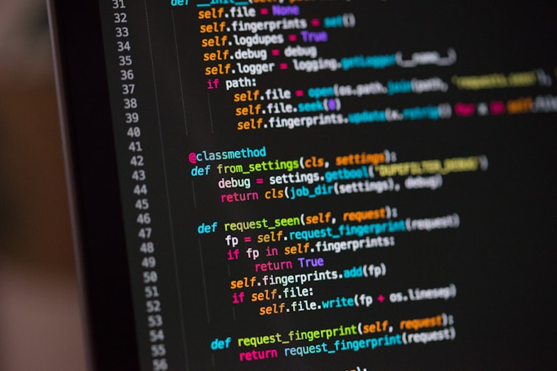 FinalShell graphical interface with resource monitoring